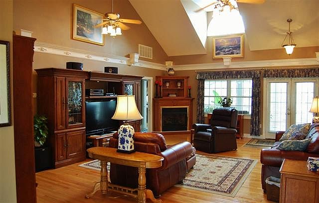 1st image of 7055 Wesley Cir