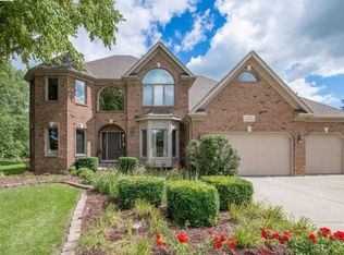 44 W Royal Oaks Dr, Bristol, IL 60512