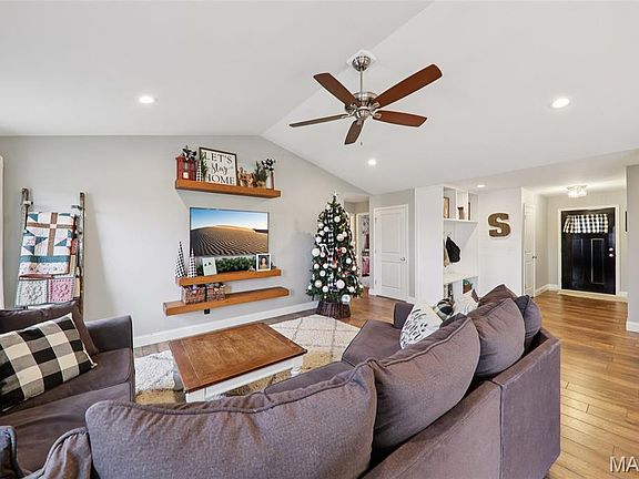 5th image of 365 Briarwood Ln