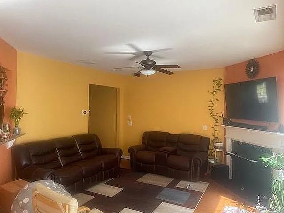 4th image of 1575 Faircrest Ln