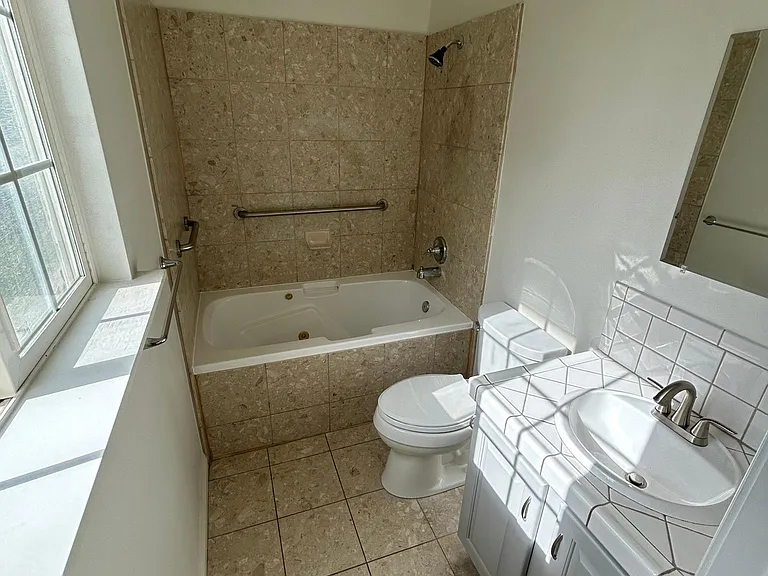 355 N 1200 E — Photo 13