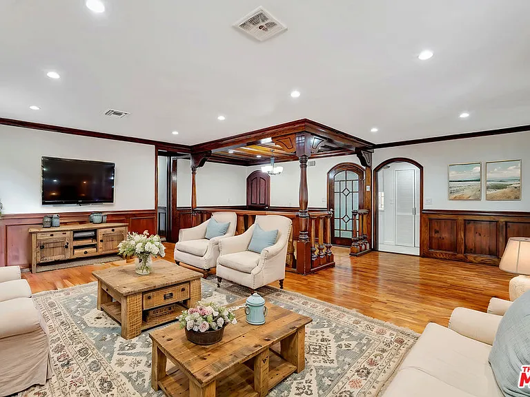 5155 Densmore Ave — Photo 10