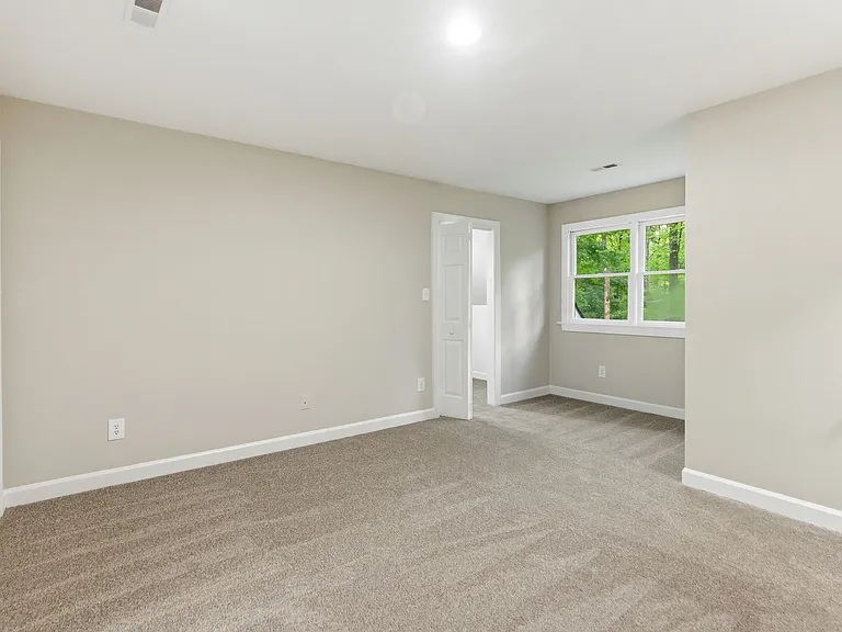 102 Markham Dr — Photo 21