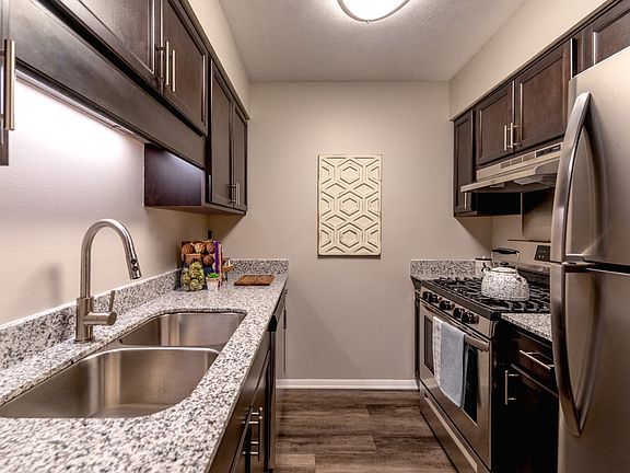 Kitchen at Woodbridge Bloomington