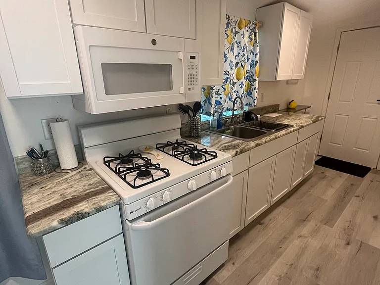 1095 Columbus St #A — Photo 20