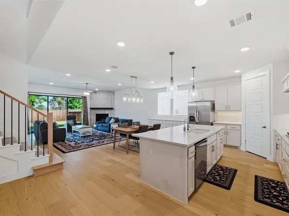 117 Paxton Cir, Arlington, TX 76013