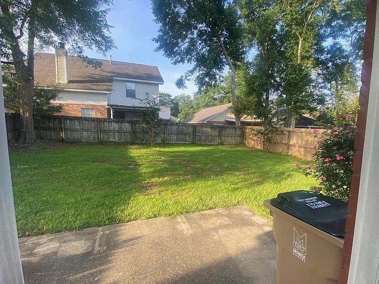 8251 Magnolia Village Dr N — Photo 8