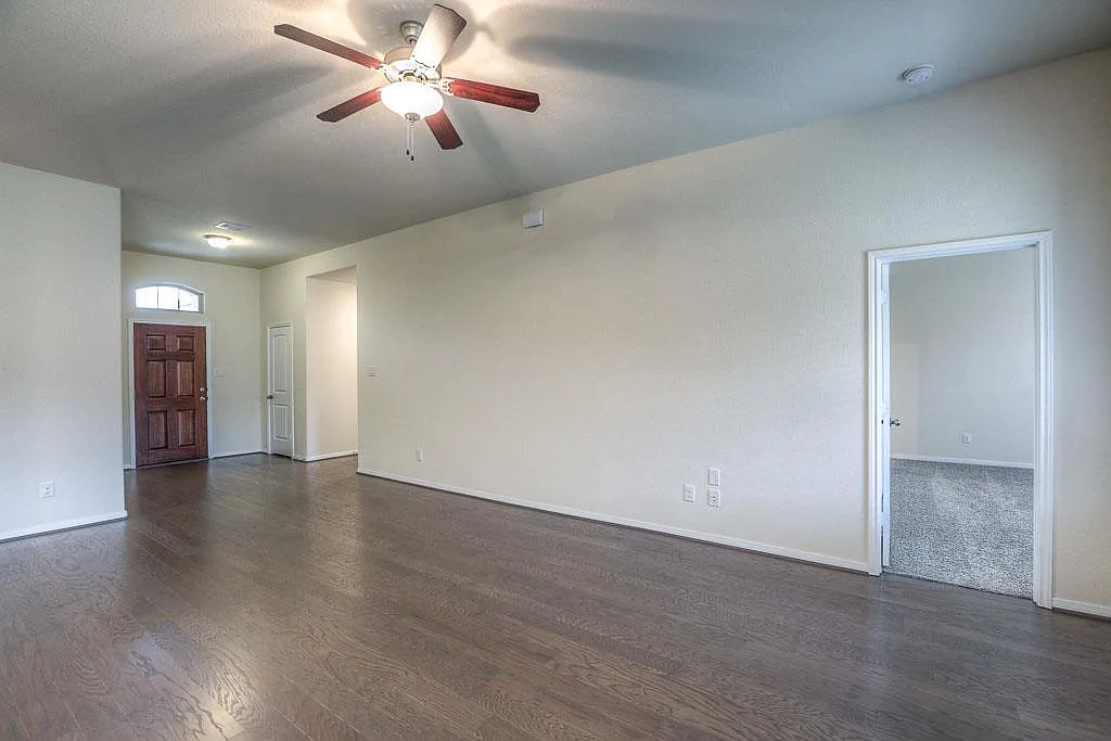 4 bed, 2.0 bath, 2050 sqft, $2,450 — Photo 2
