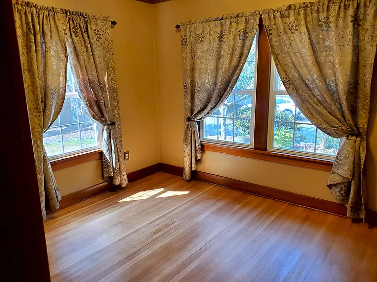 1126 Rainier Ave — Photo 16