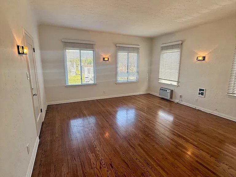 6282 Commodore Sloat Dr #6 — Photo 2