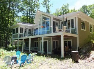 16698 Acorn Rdg, Beulah, MI 49617