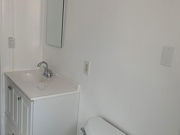 3rd image of 1010 E 43rd Pl