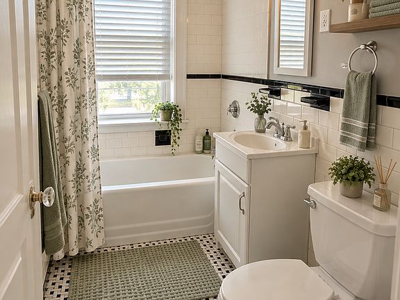 5th image of 10 Dow St APT 3
