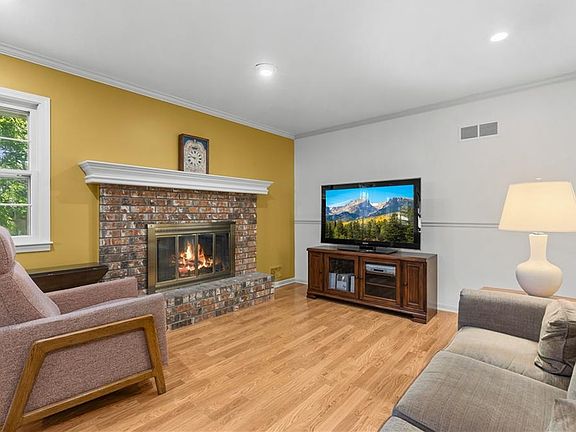5th image of 1312 SW Sunrise Dr