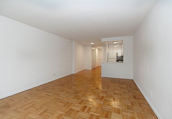 3rd image of 150 E 18th St APT 9j