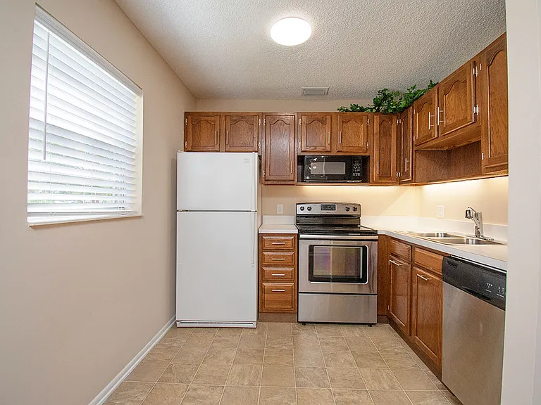 28 Vista Gardens Trl #102 — Photo 8