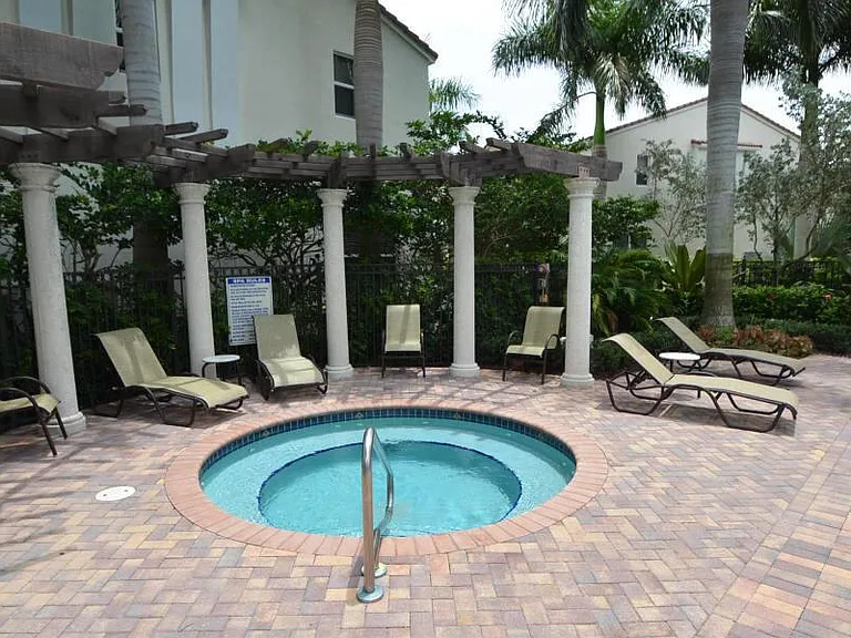 4930 NW 15th Ave — Photo 45