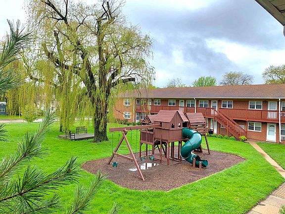 4th image of 410-440 W Palatine Rd #430-06
