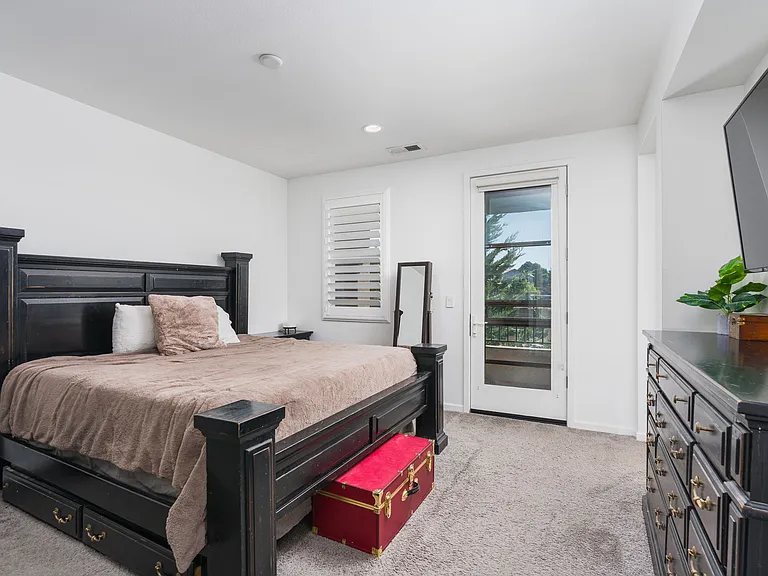 2280 Altamira Dr — Photo 9