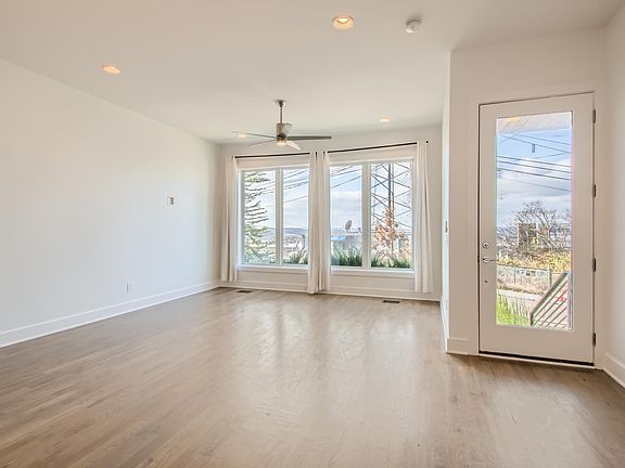 5th image of 422B 37th Ave N