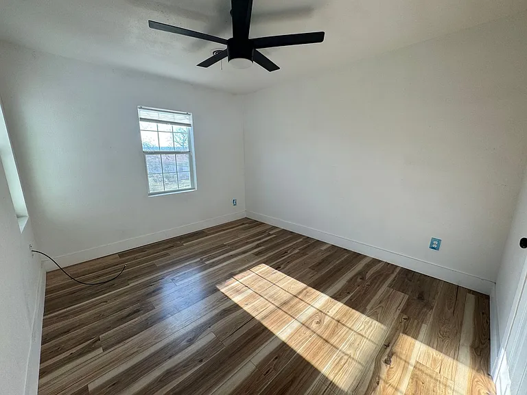 803 Hill St — Photo 8
