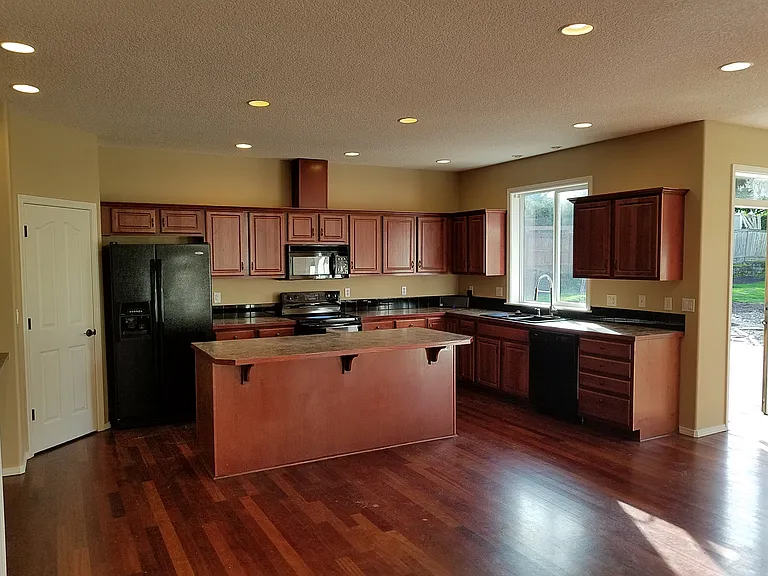 13716 NE 50th Ave — Photo 3