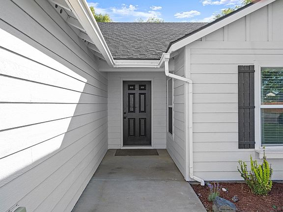 4th image of 2548 Hickory Ave
