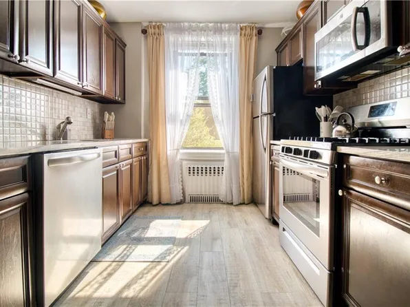 145 Lincoln Avenue image 7 of 18