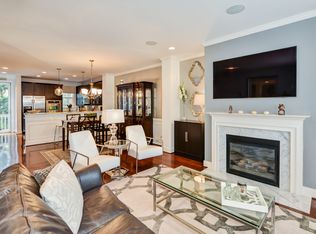 2043 Blunt Ln, Alexandria, VA 22303