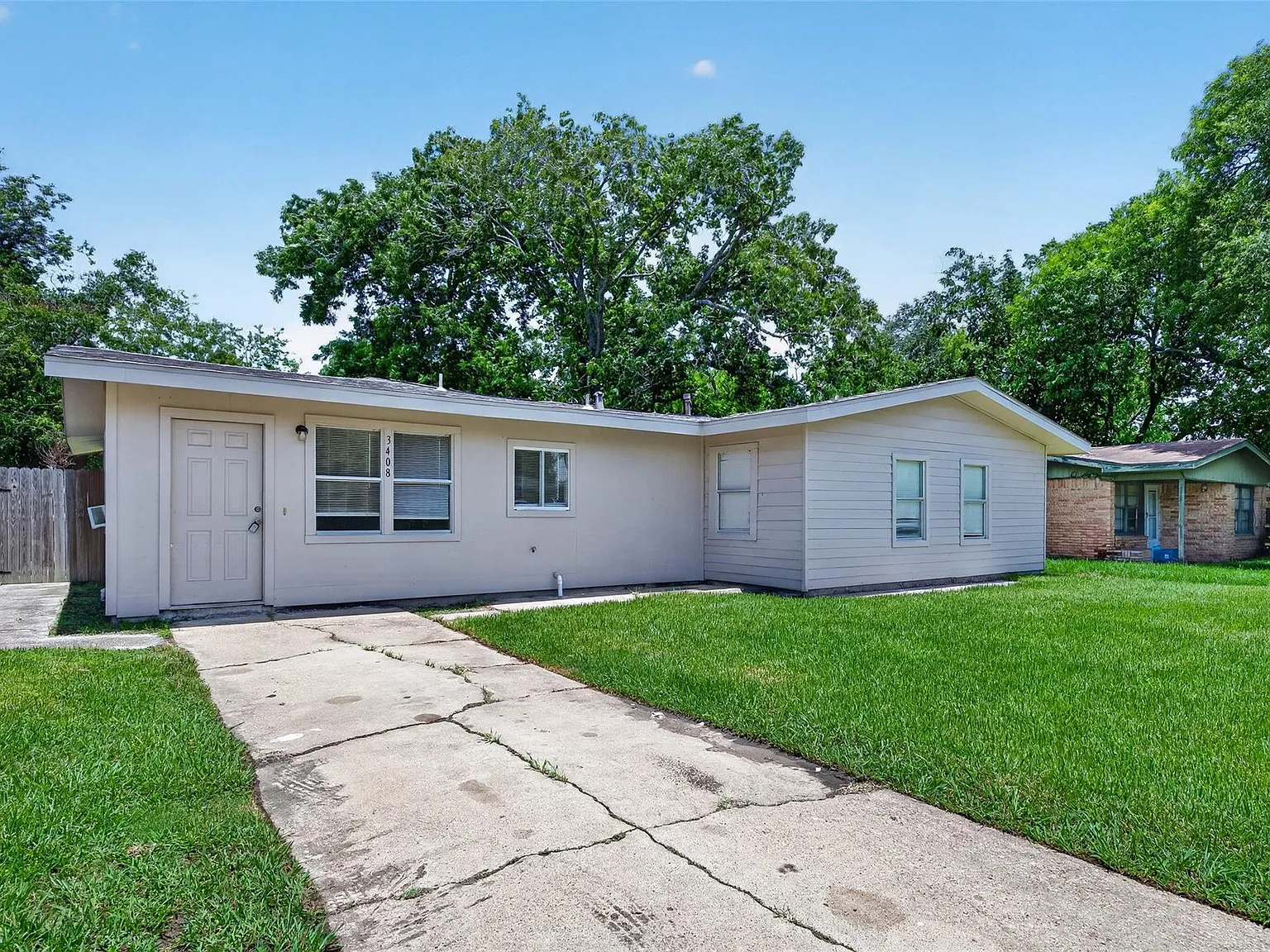 5 bed, 2.0 bath, 1702 sqft, $1,800 — Photo 3