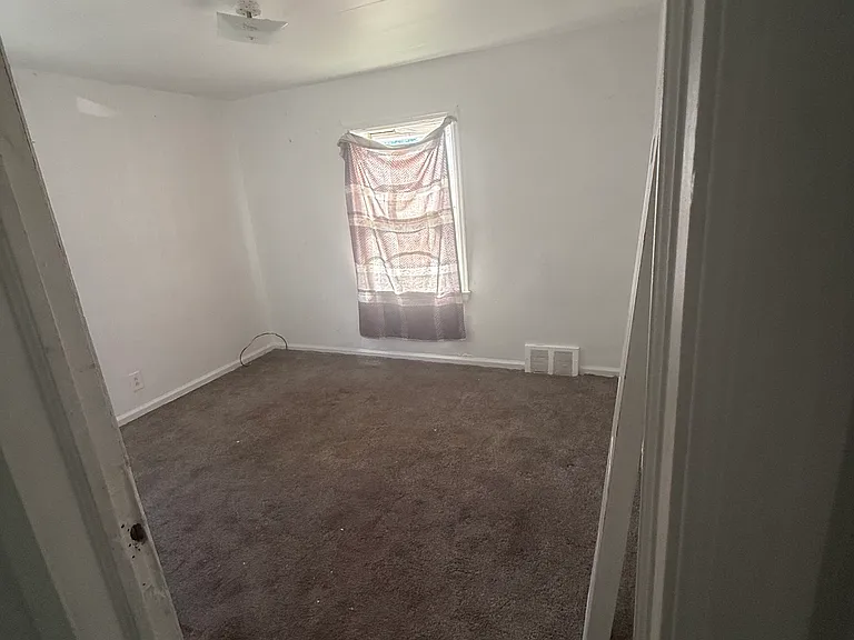 5210 Dupont St — Photo 7
