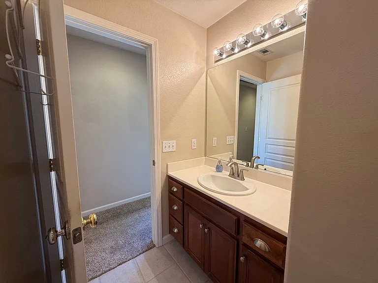 4024 Eastport Dr — Photo 31