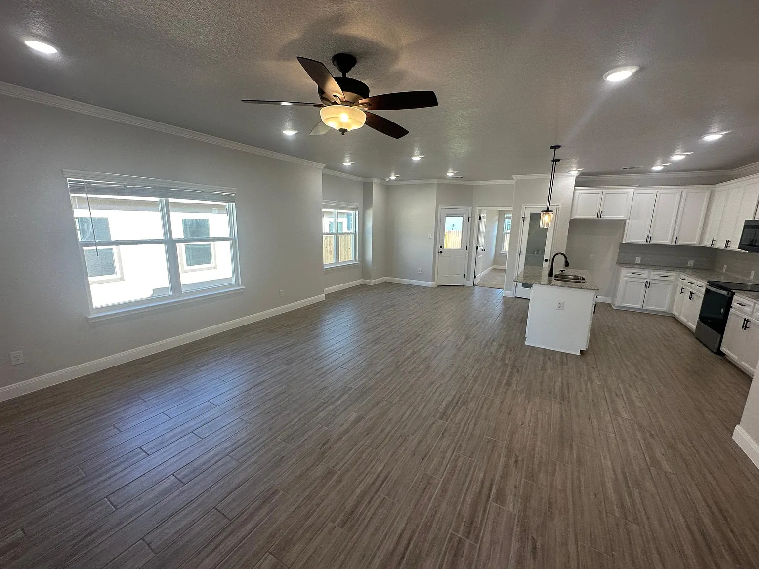 4 bed, 1670 sqft, $1,995 — Photo 2