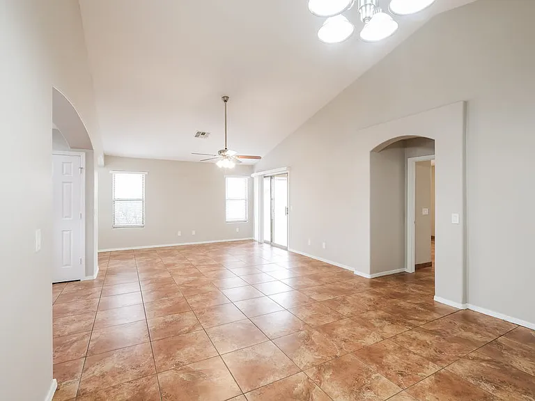 1604 S 80th Ln — Photo 6