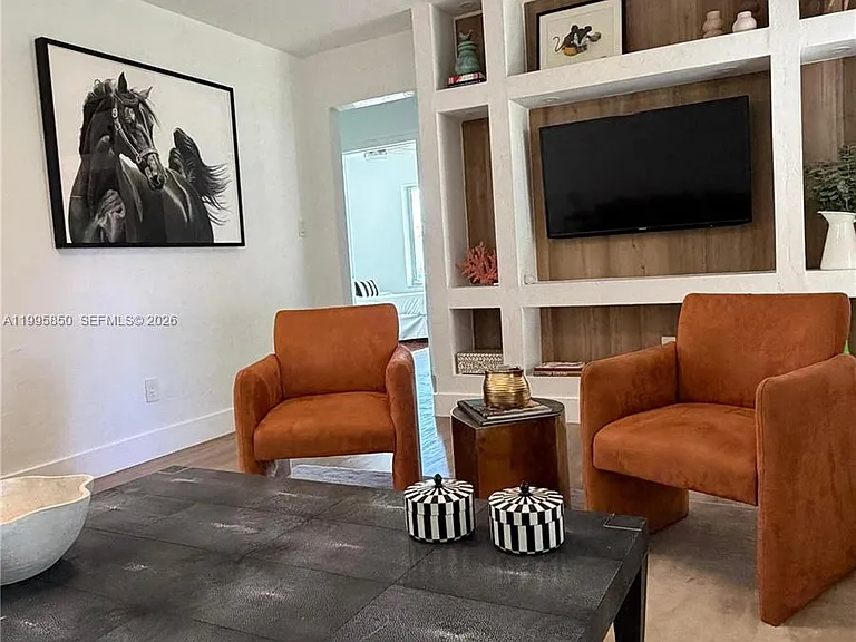 11201 NE 10th Ave #11201 — Photo 3
