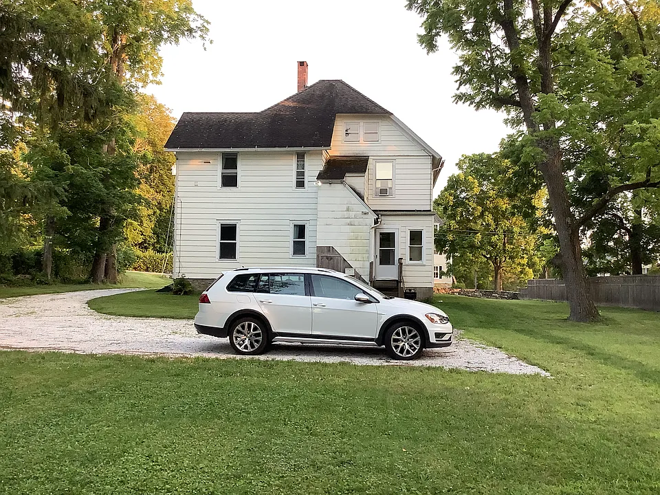 Back yard parking area, & enclosed back entry stairs. Apartment is full 2nd floor. Parking is well lit at night, & an auto-light comes on at the back stairs when near.