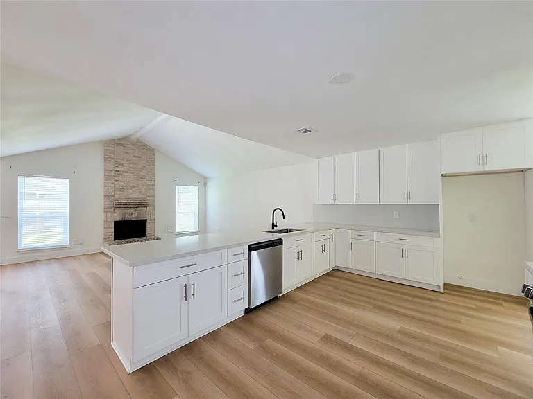 8103 Wind Forest Dr — Photo 5