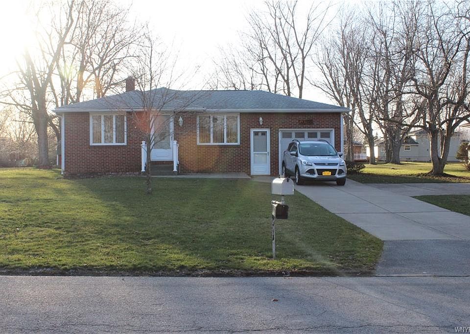 1st image of 151 Hyland Pl