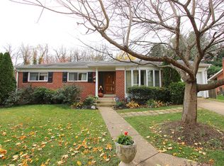 9821 Belhaven Rd, Bethesda, MD 20817