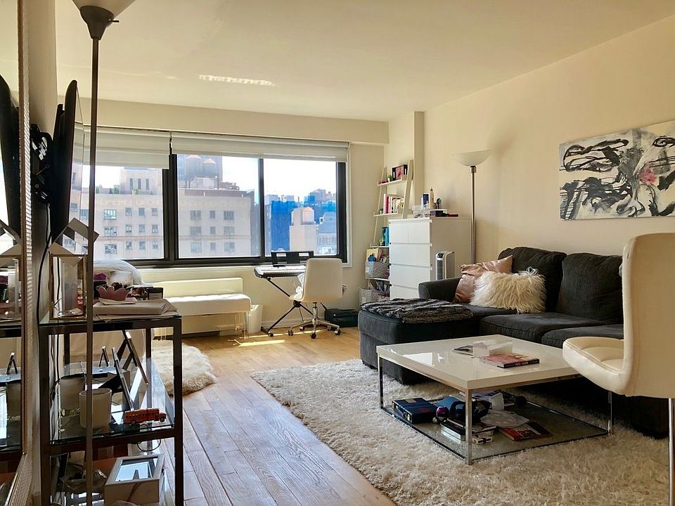 1st image of 188 7th Ave #14G