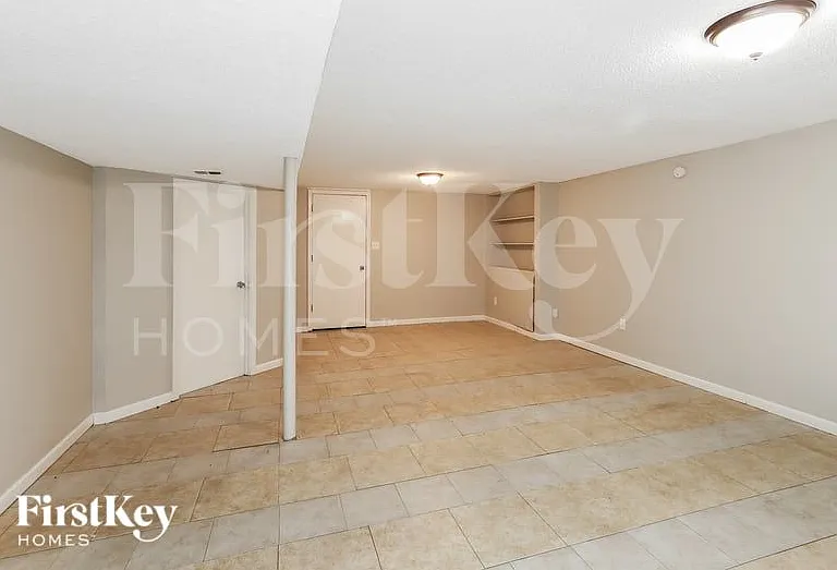 400 SW Oxford Dr — Photo 6