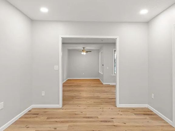 4th image of 18 Howard Pl