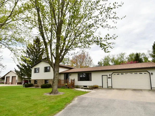 131 Walnut St, Zumbrota, MN 55992