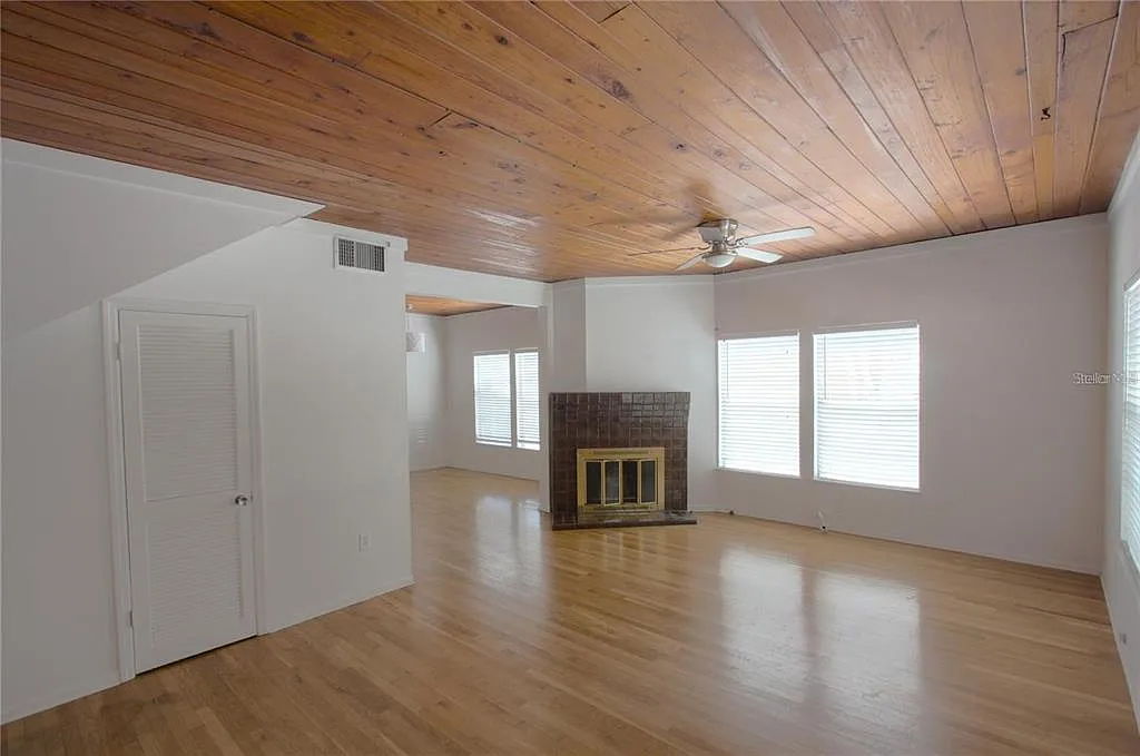 1 bed, 1.0 bath, 832 sqft, $1,795 — Photo 2