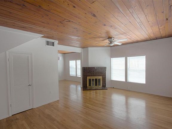 2nd image of 303 S Osprey Ave #303