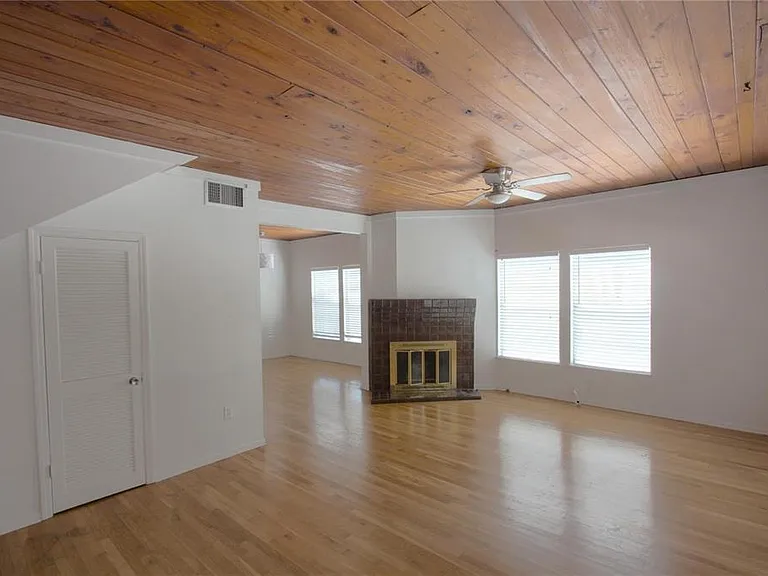 303 S Osprey Ave #303 — Photo 2