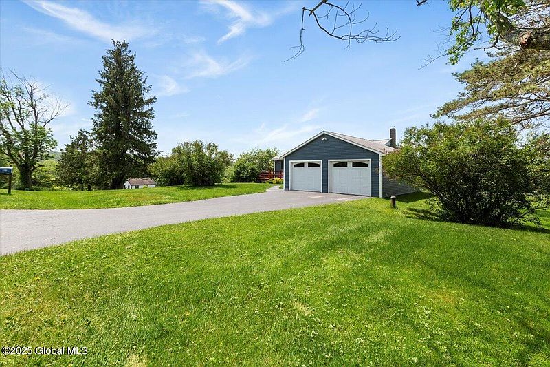 3rd image of 95 Schoolhouse Road
