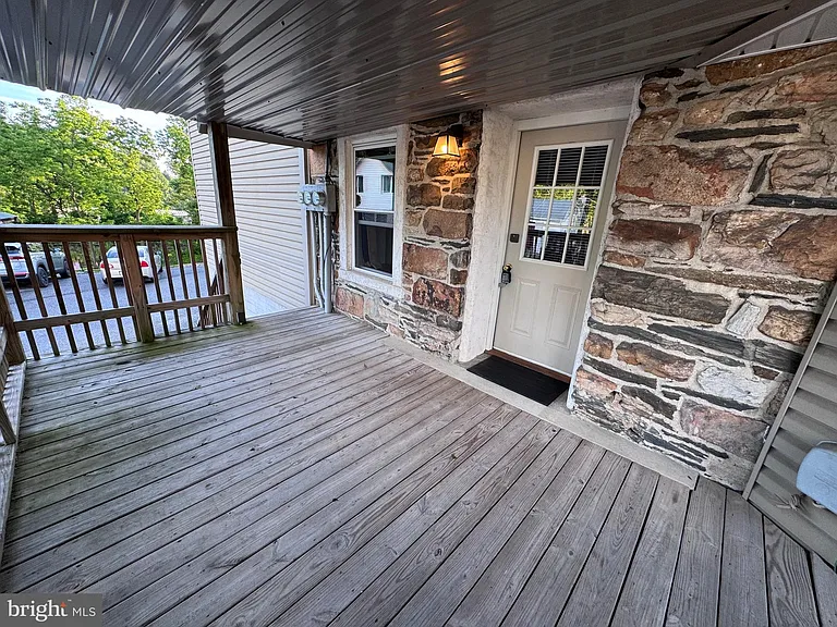 228 N Centre Ave — Photo 20