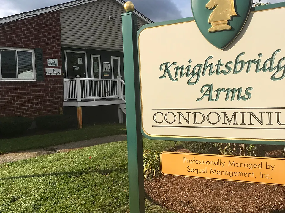5 Knightsbridge Dr #306