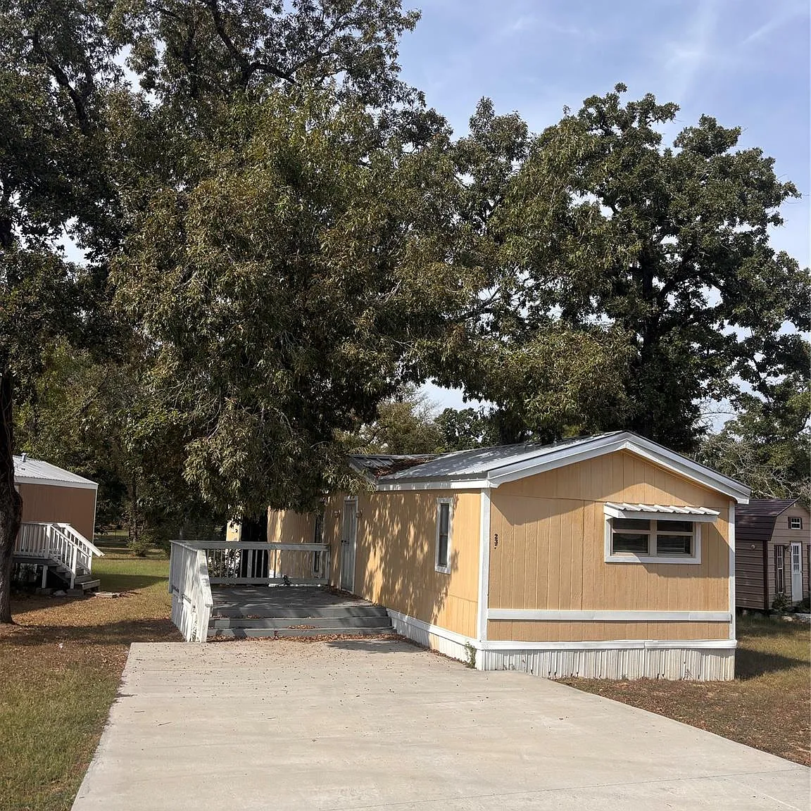 3 bed, 2.0 bath, 1150 sqft, $1,300 — Photo 1